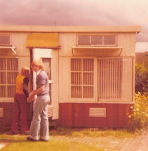 Het Oude hok thuis van mijn vader 1973 samen met broertje Jan en ikzelf.