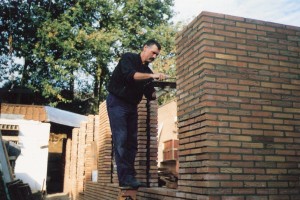 Jaap Wegenaar aan het voegen 1990
